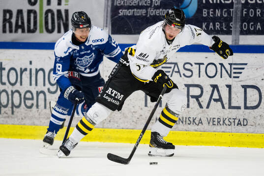 Karlskogas Andre Edvardsen Simen och AIKs Alfred Barklund