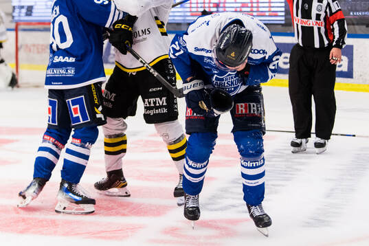 Karlskogas Christoffer Jansson har ont