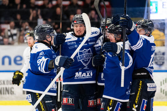 Karlskogas spelare jublar