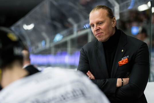 AIKs assisterande tränare Niklas Andersson deppar