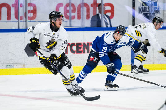 AIKs Alfred Barklund och Karlskogas Andre Edvardsen Simen