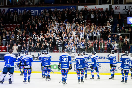 Bläddra bland fler bilder av Ishockey, Hockeyallsvenskan, Semifinal 1, Karlskoga - AIK