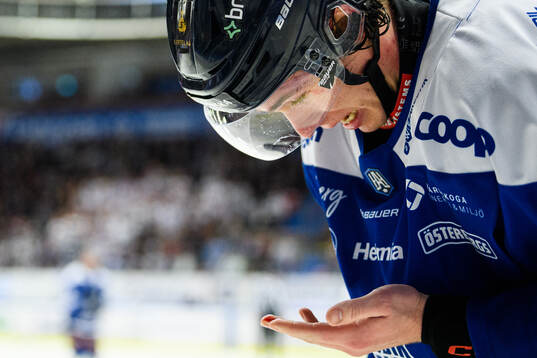 Karlskogas Christoffer Jansson har ont