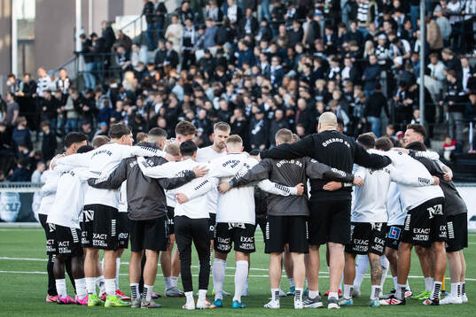 Örebros spelare samlas