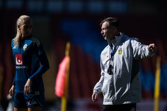 Ellen Wangerheim and Head coach Peter Gerhardsson of Sweden