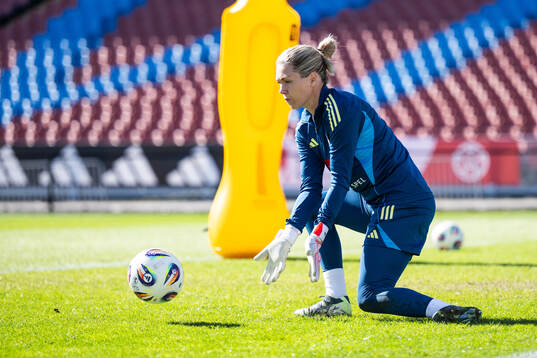Goalkeeper Jennifer Falk