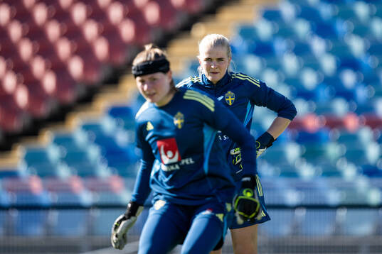 Goalkeeper Tove Enblom and goalkeeper Emma Holmgren