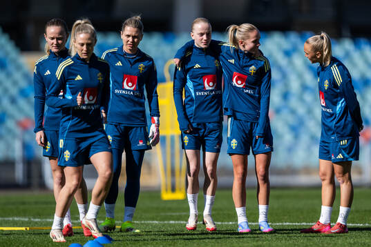 Matilda Vinberg, Rebecka Blomqvist, goalkeeper Jennifer