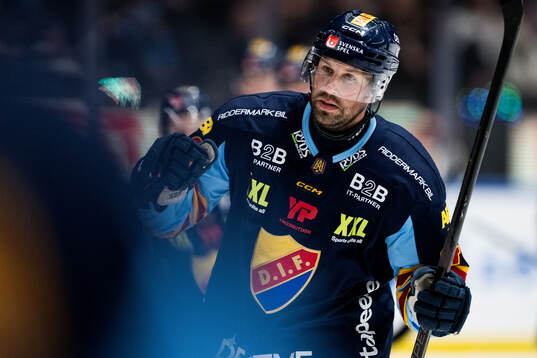 Djurgårdens Dick Axelsson jublar