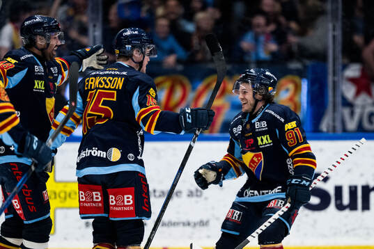 Djurgårdens Filip Eriksson och Tyler Kelleher jublar