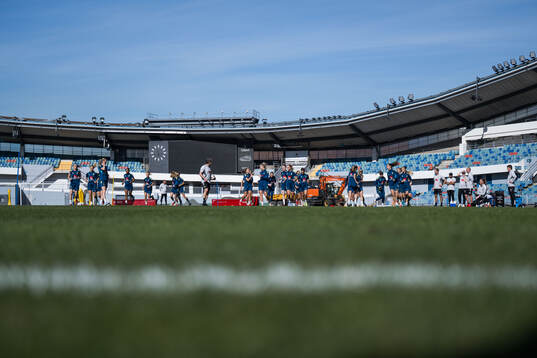 Players warm up
