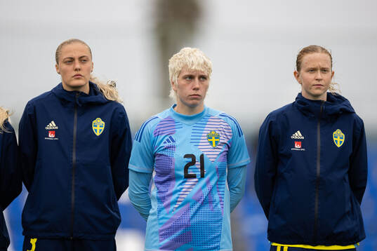 Elma Junttila Nelhage, goalkeeper Moa Edrud and Emma