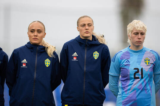 Alva Selerud, Elma Junttila Nelhage and goalkeeper Moa