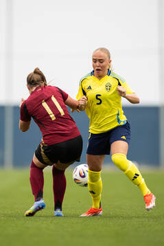 Davinia Vanmechelen of Belgium and Alva Selerud of Sweden