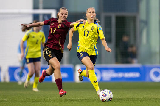 Lore Jacobs of Belgium and Sara Eriksson of Sweden