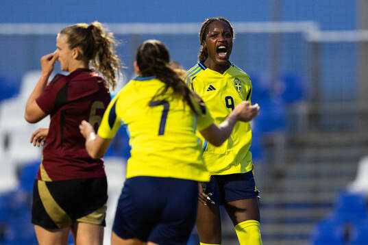 Evelyn Ijeh of Sweden celebrates