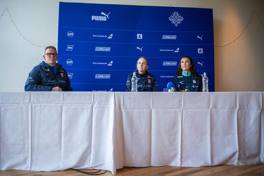 Media officer Henning Sverdrup, head coach Gemma Grainger