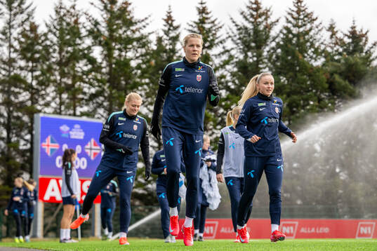 Ada Hegerberg and Anna Langås Jøsendal of the Norwegian