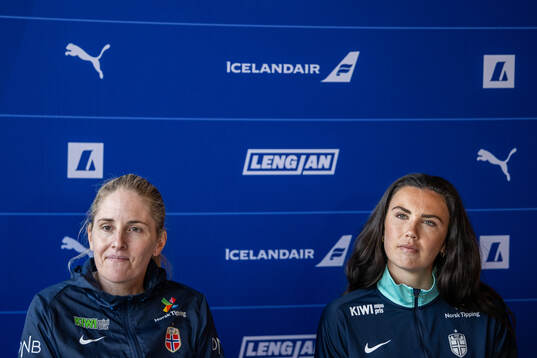 Head coach Gemma Grainger and Ingrid Syrstad Engen of the