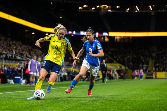Hanna Lundkvist of Sweden and Chiara Beccari of Italy