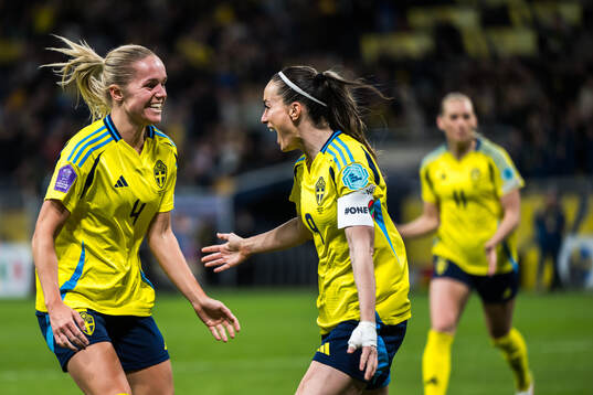Hanna Lundkvist celebrates with Kosovare Asllani of Sweden