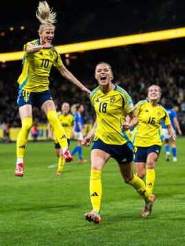 Sofia Jakobsson of Sweden celebrates with Fridolina Rolfö
