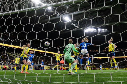 Michela Cambiaghi of Italy scores 2-2 behind Magdalena