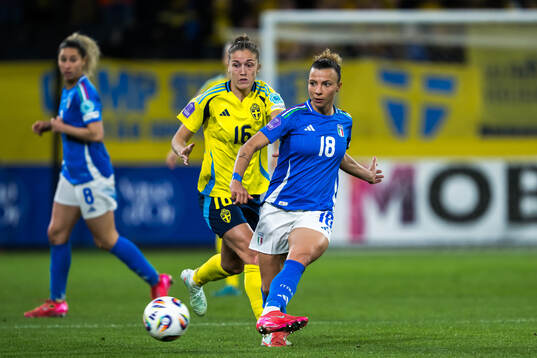 Filippa Angeldahl of Sweden and Arianna Caruso of Italy