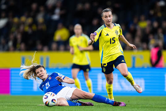 Michela Cambiaghi of Italy and Julia Zigiotti Olme of Sweden