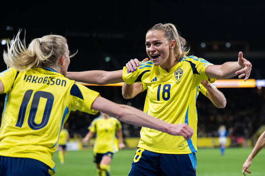 Sofia Jakobsson and Fridolina Rolfö of Sweden celebrate