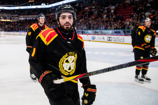 Brynäs Bobby Trivigno jublar