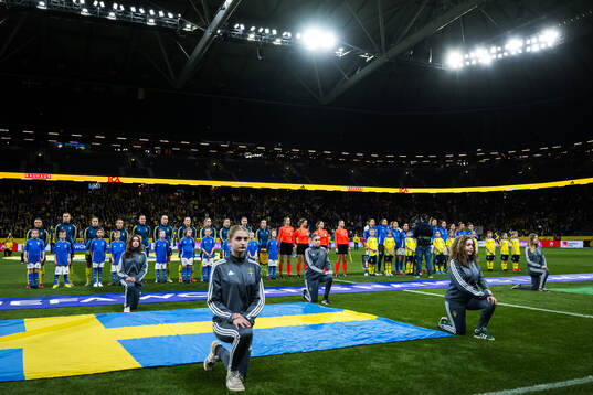 Players of Sweden and of Italy