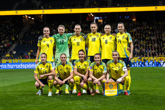 The starting eleven of Sweden pose for a photo