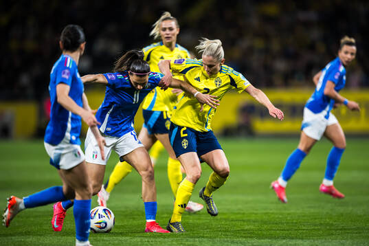 Agnese Bonfantini of Italy and Jonna Andersson of Sweden