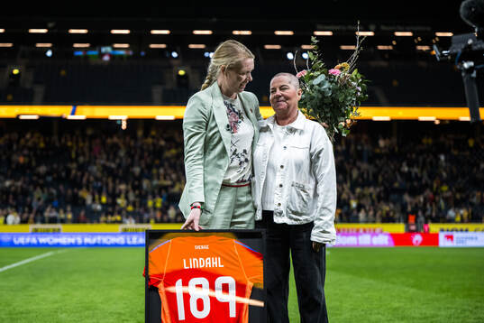 Froomer national team goalkeeper Hedvig Lindahl is
