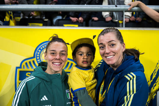 Lisa Boattin of Italy with partner Linda Sembrandt of Sweden