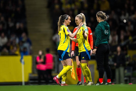 Kosovare Asllani is substituted off for Rebecka Blomqvist