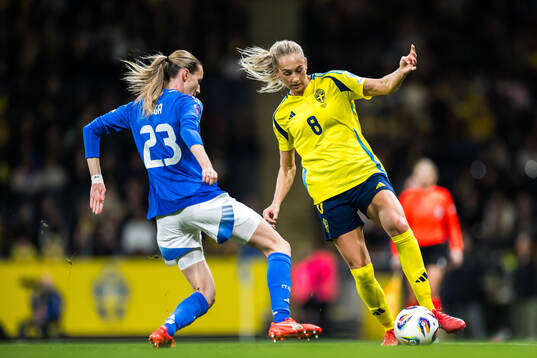 Julie Piga of Italy and Ellen Wangerheim of Sweden
