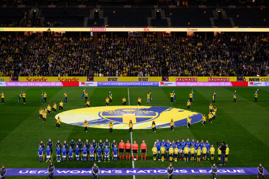 Players of Sweden and of Italy