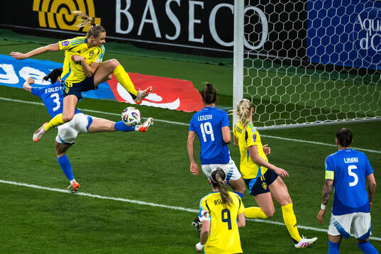 Lucia Di Guglielmo of Italy and Fridolina Rolfö of Sweden