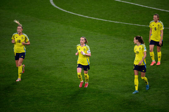 Fridolina Rolfö, Kosovare Asllani, Nathalie Björn and