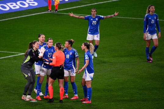 Players of Italy react toward referee Alina Pe?u