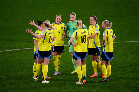 Stina Blackstenius, Hanna Lundkvist, goalkeeper Jennifer