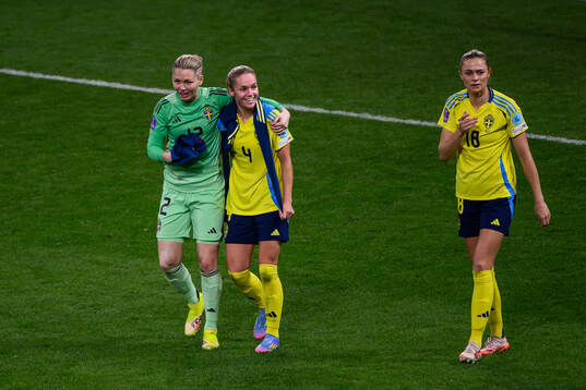 Goalkeeper Jennifer Falk, Hanna Lundkvist and Fridolina