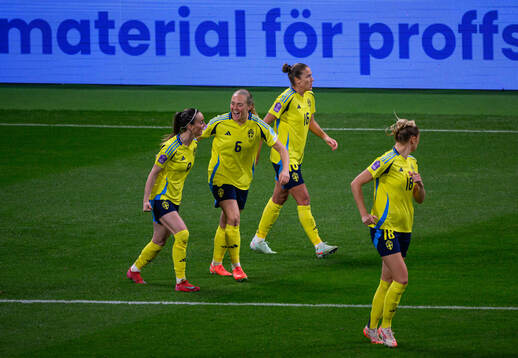 Kosovare Asllani, Magdalena Eriksson and Filippa Angeldahl