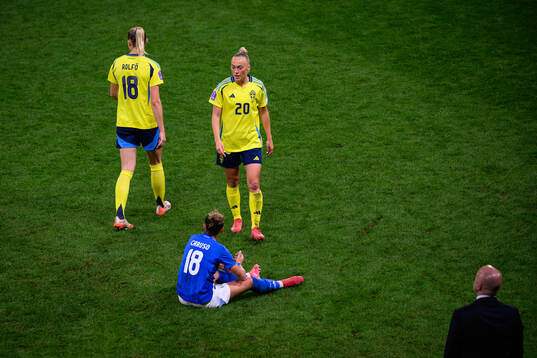 Fridolina Rolfö and Hanna Bennison of Sweden with Arianna