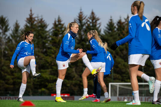 Tuva Hansen and Sophie Román Haug of Norway
