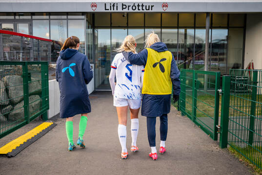 Goalkeeper Cecilie Fiskerstrand, Guro Bergsvand and Ada