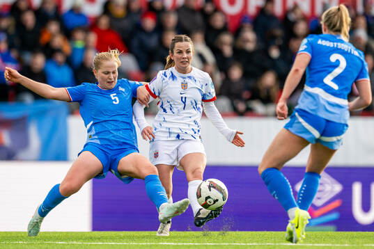 Emilia Ásgeirsdottir of Iceland and Tuva Hansen of Norway