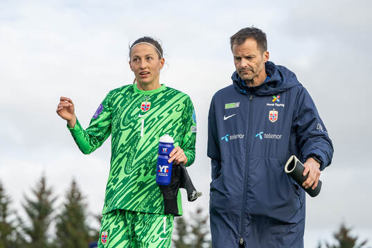 Goalkeeper Cecilie Fiskerstrand and goalkeeper coach Jon